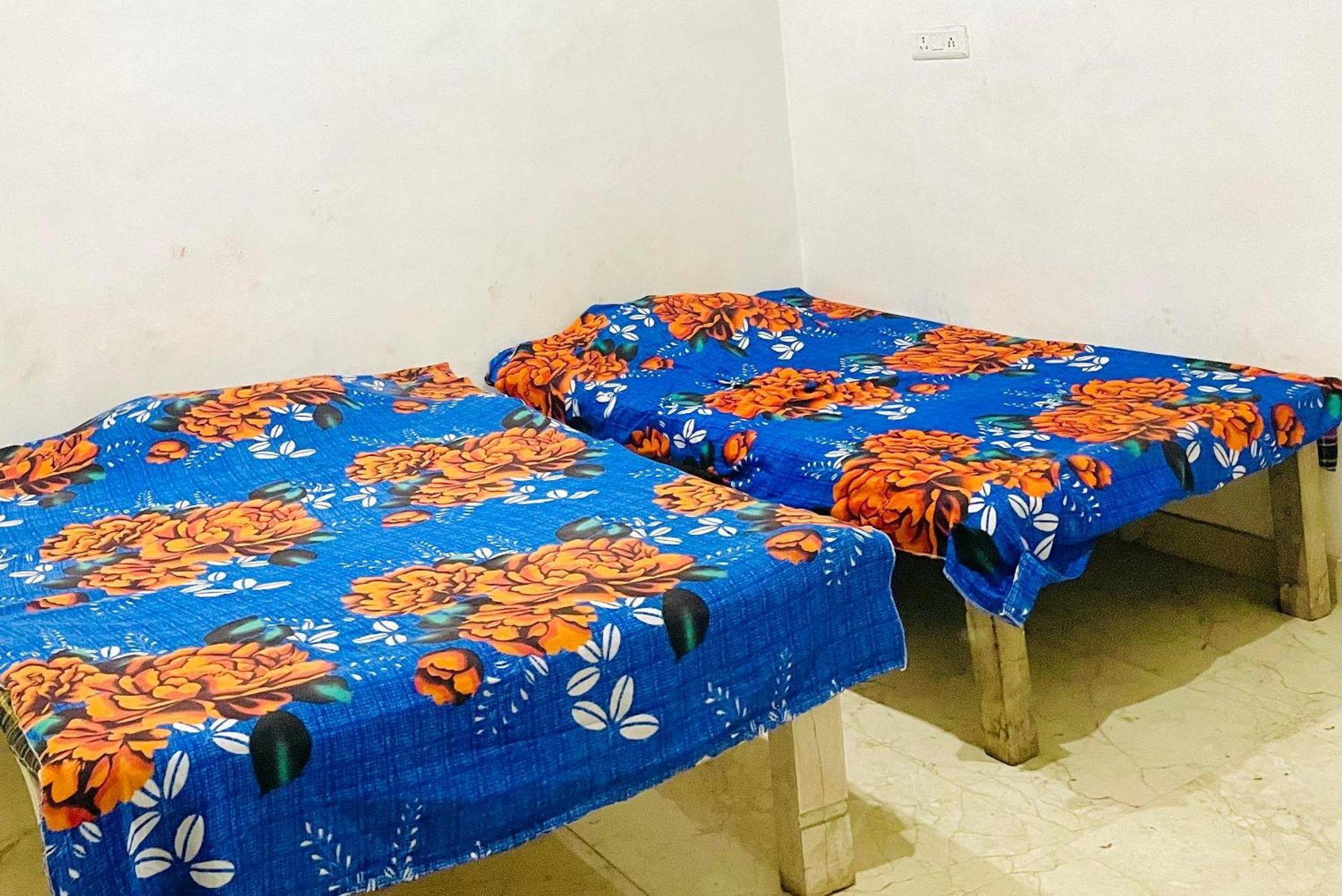 Om Sai Guest House Варанаси Екстериор снимка