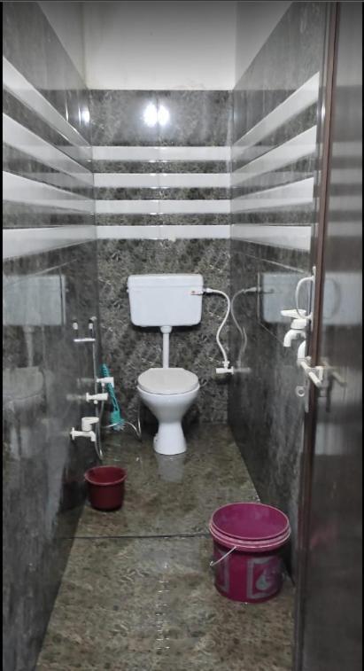 Om Sai Guest House Варанаси Екстериор снимка