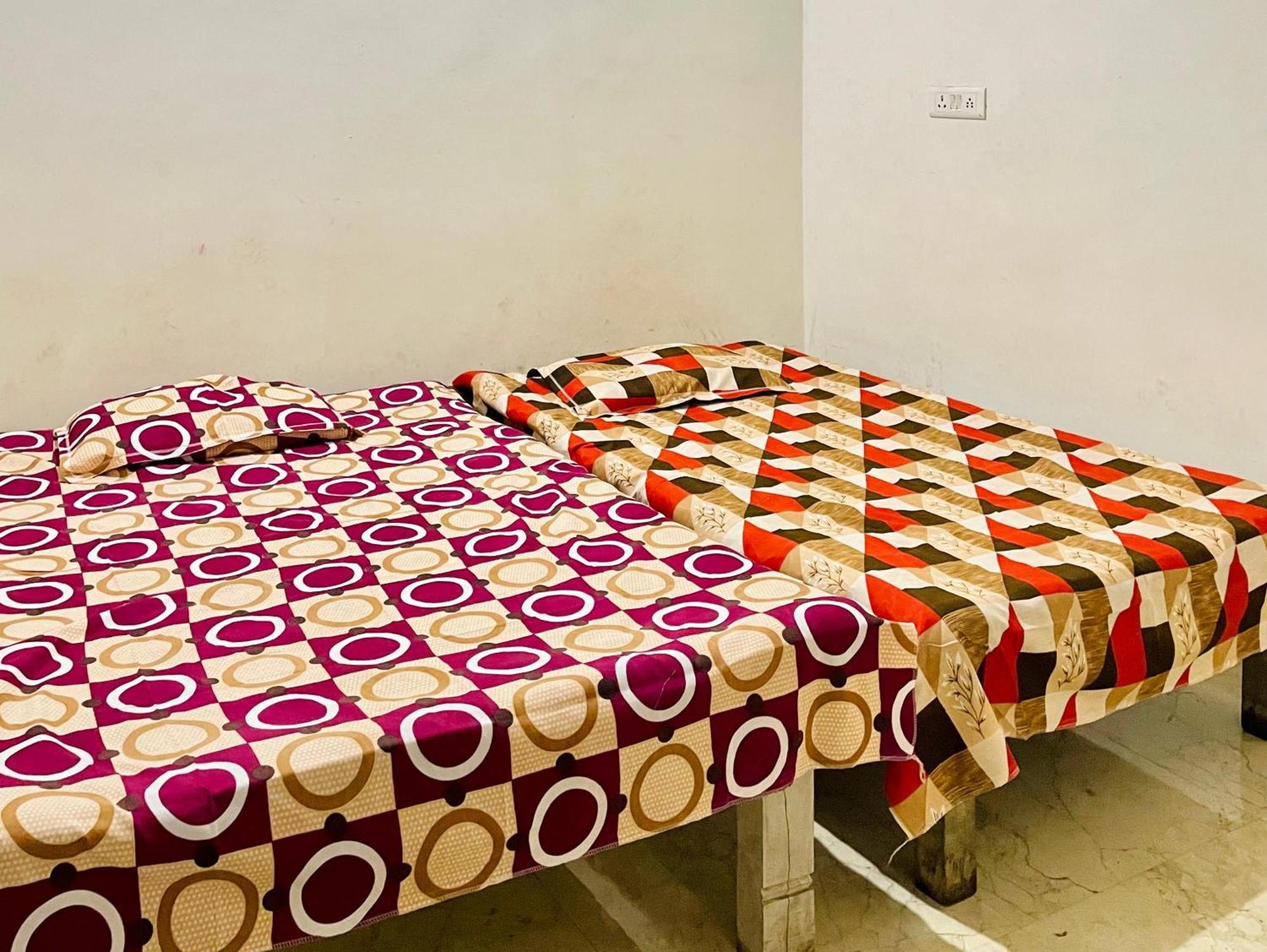 Om Sai Guest House Варанаси Екстериор снимка